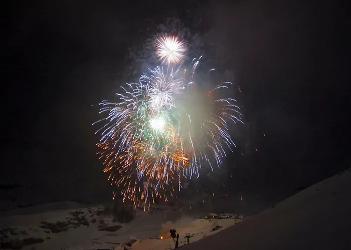 Alpine Glow - Sophisticated In - Out Apartment